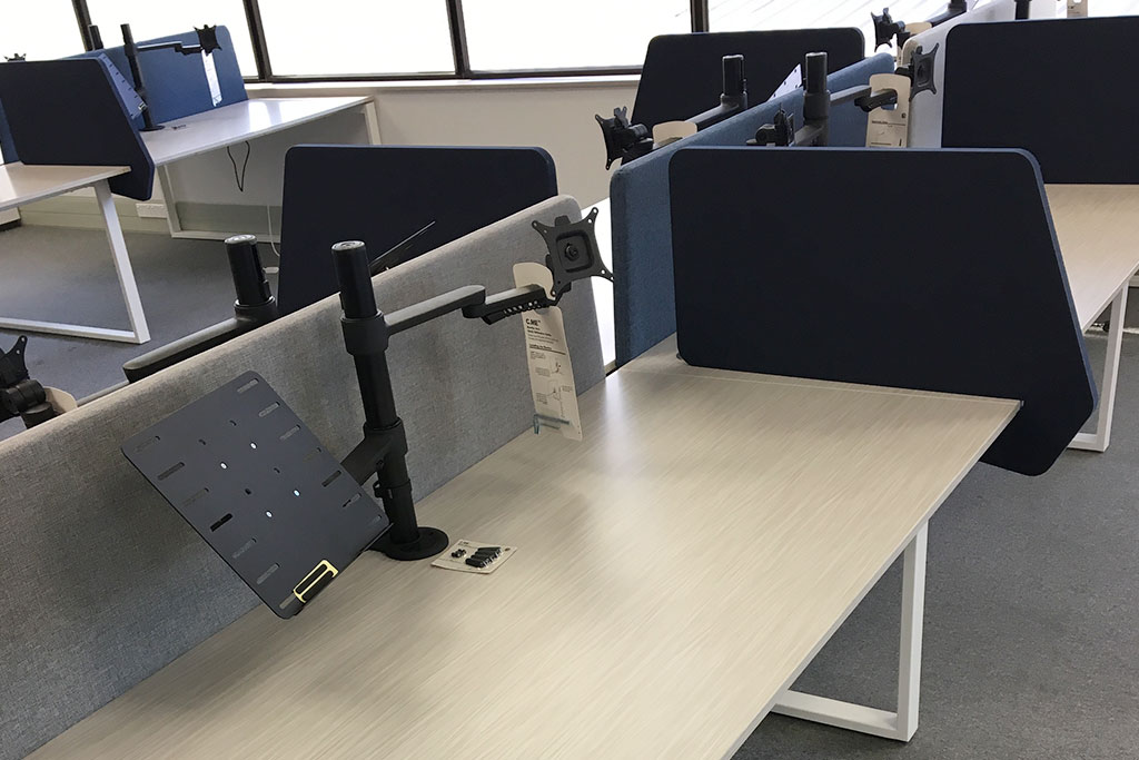 Diplomat Global workstation with desk screens and monitor arms
